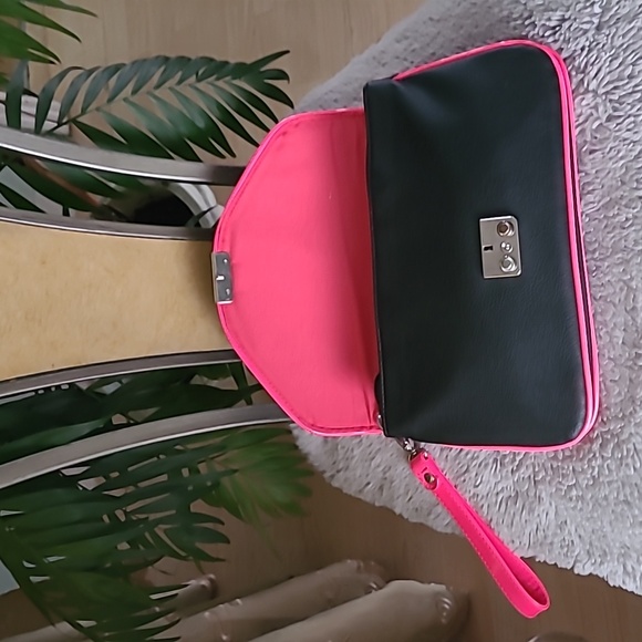 Apt. 9 Beautiful Clutch ❤️ - Picture 4 of 6